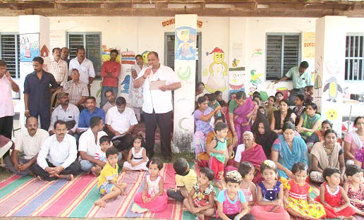 ಅಂಗನವಾಡಿ ಕೇಂದ್ರದ ಎದುರು ಹೆತ್ತವರಿಂದ ಪ್ರತಿಭಟನೆ